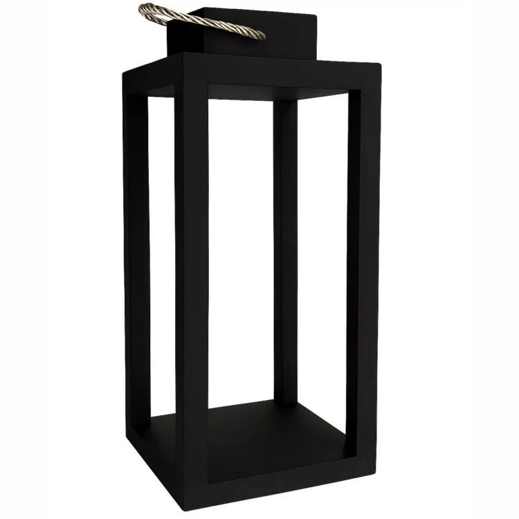 Drewniany czarny lampion o lekkiej konstrukcji, z  uchwytem ze sznurka. Otwarte ściany pozwalają na kreatywne aranżacje świetlne, idealny do ogrodu, tarasu lub salonu.