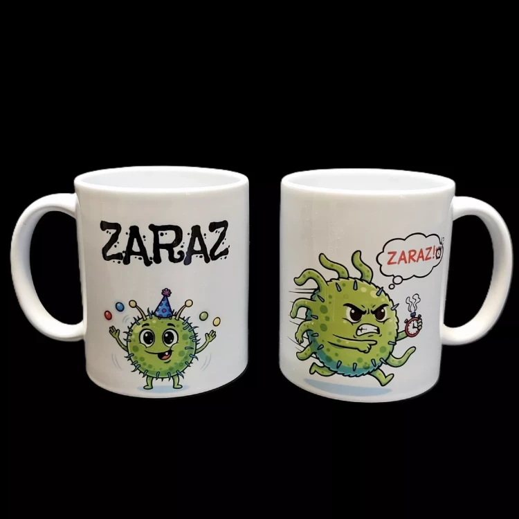 Biały ceramiczny kubek z grafiką wirusa i napisem „Zaraz!” – zabawny gadżet z przekazem