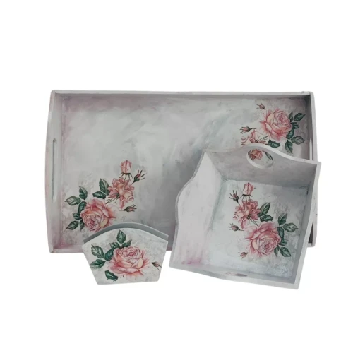 Zestaw drewniany taca, tacka i serwetnik ozdobione różami w pastelowych odcieniach różu i zieleni, wykonane techniką decoupage.
