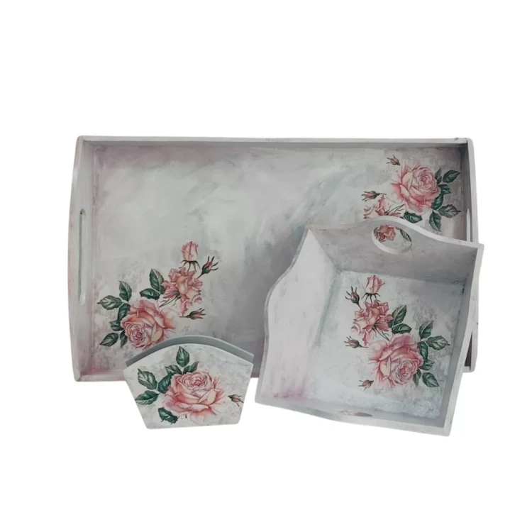 Zestaw drewniany taca, tacka i serwetnik ozdobione różami w pastelowych odcieniach różu i zieleni, wykonane techniką decoupage.