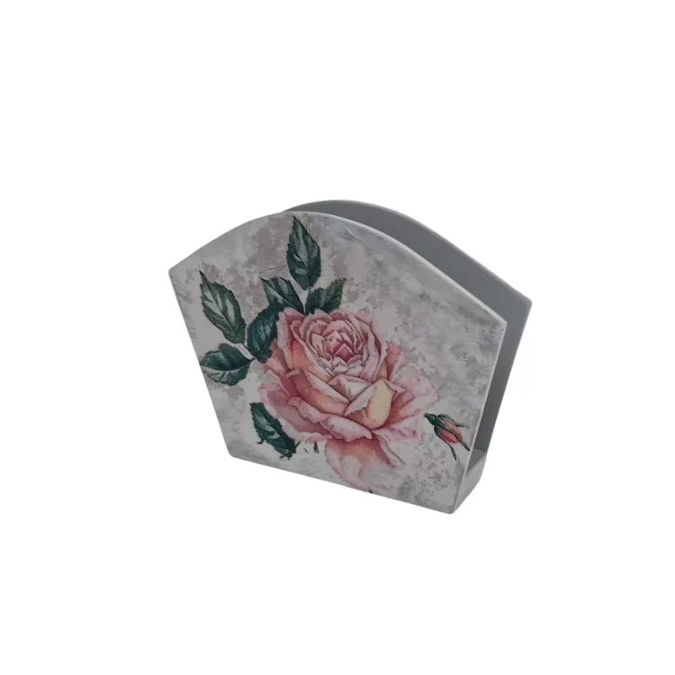 Drewniany serwetnik z dużym motywem róż w pastelowych odcieniach, ręcznie wykonany techniką decoupage, idealny do romantycznych wnętrz.